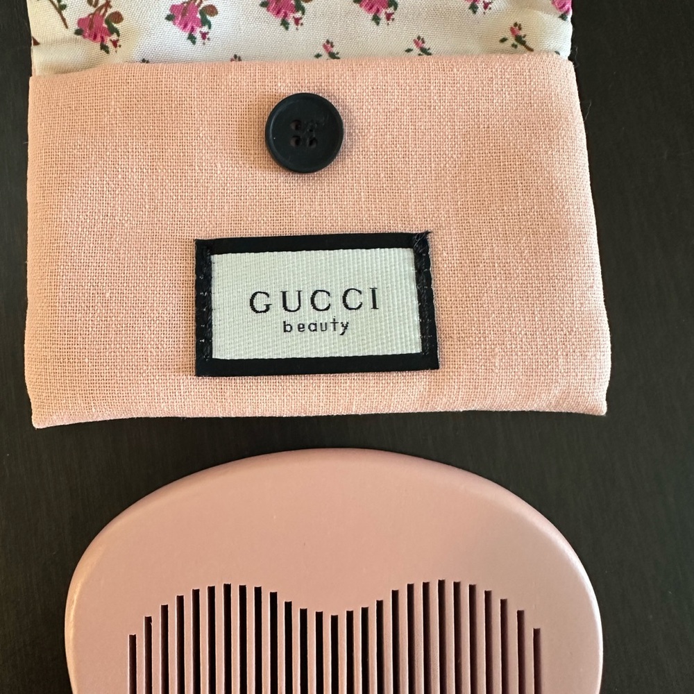 Gucci Beauty Pink Cotton Pouch with Comb – Satin Floral Interior - Picture 8 of 10